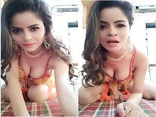 Sexy Desi Girl fist show